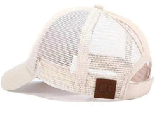 Charger l'image dans la galerie, CASQUETTE AVEC OUVERTURE POUR QUEUE DE CHEVAL - CC Label Beige - Casquettes de Baseball
