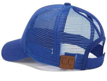 Charger l'image dans la galerie, CASQUETTE AVEC OUVERTURE POUR QUEUE DE CHEVAL - CC Label Bleu Foncé - Casquettes de Baseball