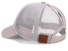 Charger l'image dans la galerie, CASQUETTE AVEC OUVERTURE POUR QUEUE DE CHEVAL - CC Label Gris - Casquettes de Baseball