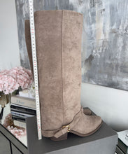 Charger l'image dans la galerie, Bottes Hautes Beiges Élégantes – Talon Confort pour un Confort Quotidien
