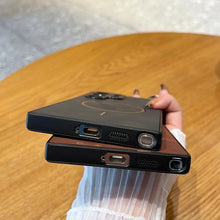 Charger l'image dans la galerie, Coque en cuir élégante avec motif cerf et chargement sans fil
