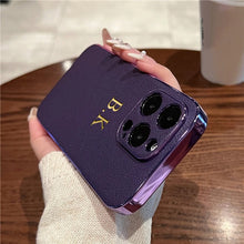 Charger l'image dans la galerie, Étui de Luxe en Cuir d'Agneau Plaqué pour iPhone
