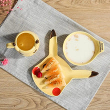 Charger l'image dans la galerie, Ensemble de tasse, bol et assiette en céramique Pikachu
