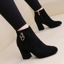 Charger l'image dans la galerie, Bottines en velours a Talon Haut
