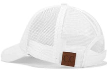 Charger l'image dans la galerie, CASQUETTE AVEC OUVERTURE POUR QUEUE DE CHEVAL - CC Label Blanc - Casquettes de Baseball
